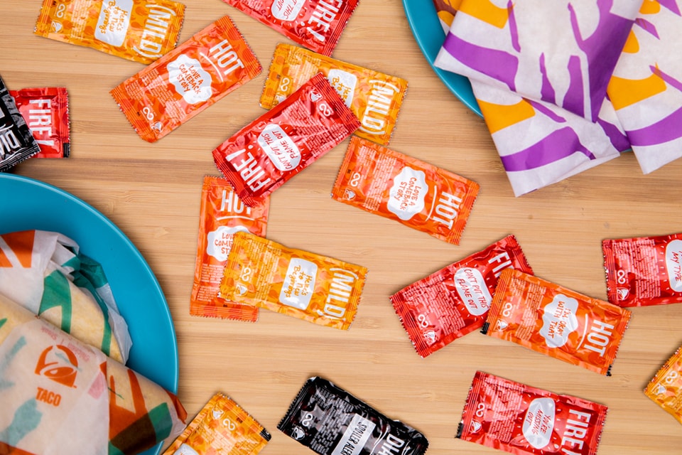 https://image-cdn.hypb.st/https%3A%2F%2Fhypebeast.com%2Fimage%2F2021%2F09%2Ftaco-bell-terracycle-hot-sauce-packets-recycling-partnership-000.jpg?w=960&cbr=1&q=90&fit=max