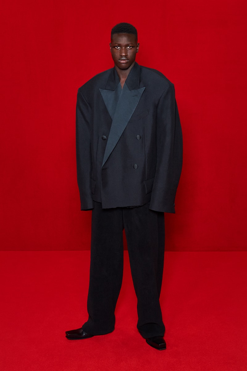 Balenciaga SS22 Reinterprets the Classic Hollywood Red Carpet Balenciaga Spring/Summer 2022 Collection Lookbook simpsons 