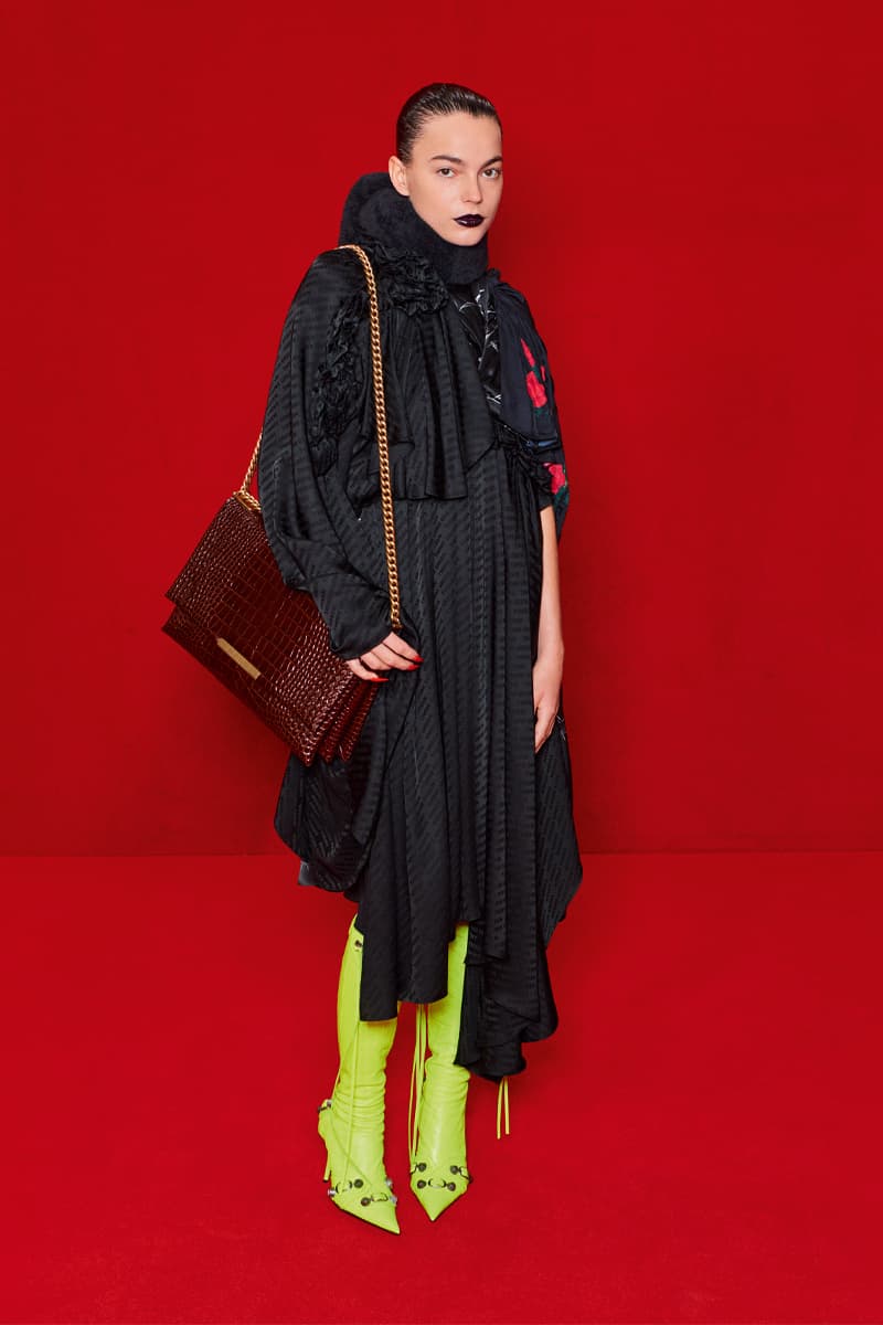 Balenciaga SS22 Reinterprets the Classic Hollywood Red Carpet Balenciaga Spring/Summer 2022 Collection Lookbook simpsons 