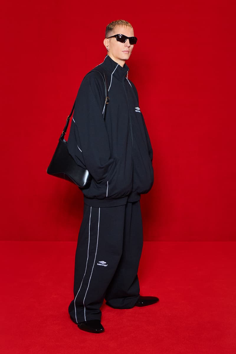 Balenciaga SS22 Reinterprets the Classic Hollywood Red Carpet Balenciaga Spring/Summer 2022 Collection Lookbook simpsons 