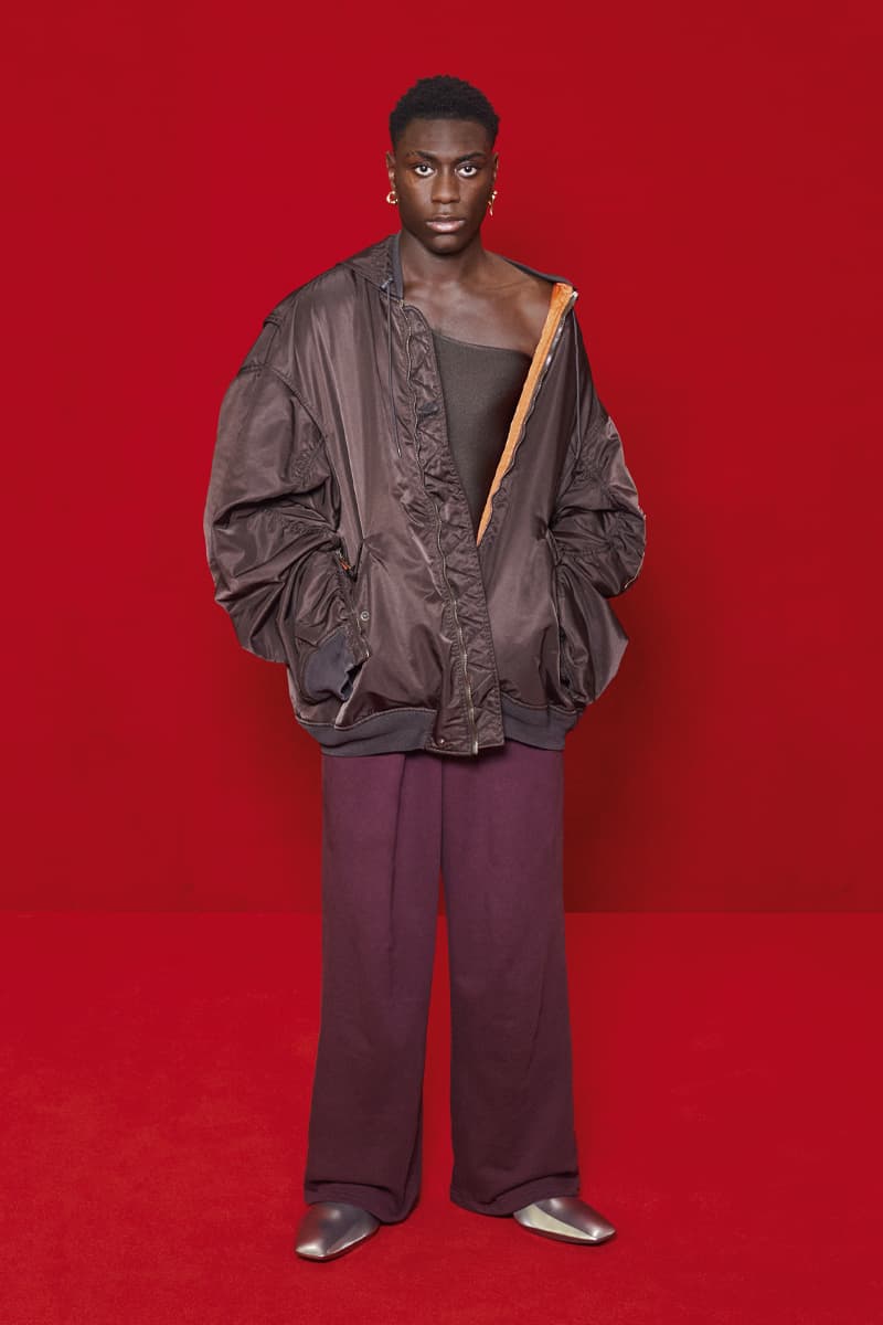 Balenciaga SS22 Reinterprets the Classic Hollywood Red Carpet Balenciaga Spring/Summer 2022 Collection Lookbook simpsons 