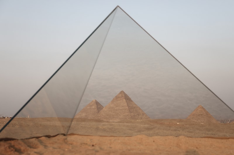 Giza Egypt Pyramids "Forever is Now" Art Exhibition UNESCO Simon Watson Art D'Égypte