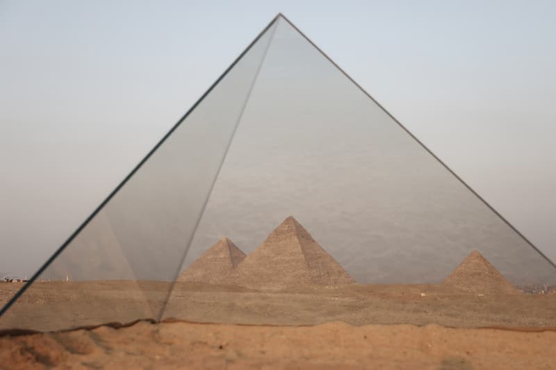 Giza Egypt Pyramids "Forever is Now" Art Exhibition UNESCO Simon Watson Art D'Égypte
