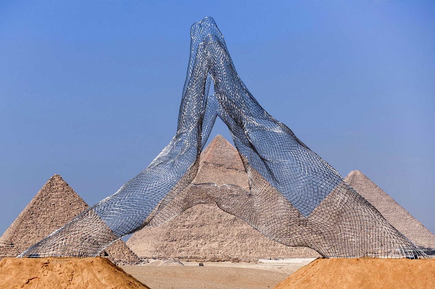 Giza Egypt Pyramids "Forever is Now" Art Exhibition UNESCO Simon Watson Art D'Égypte