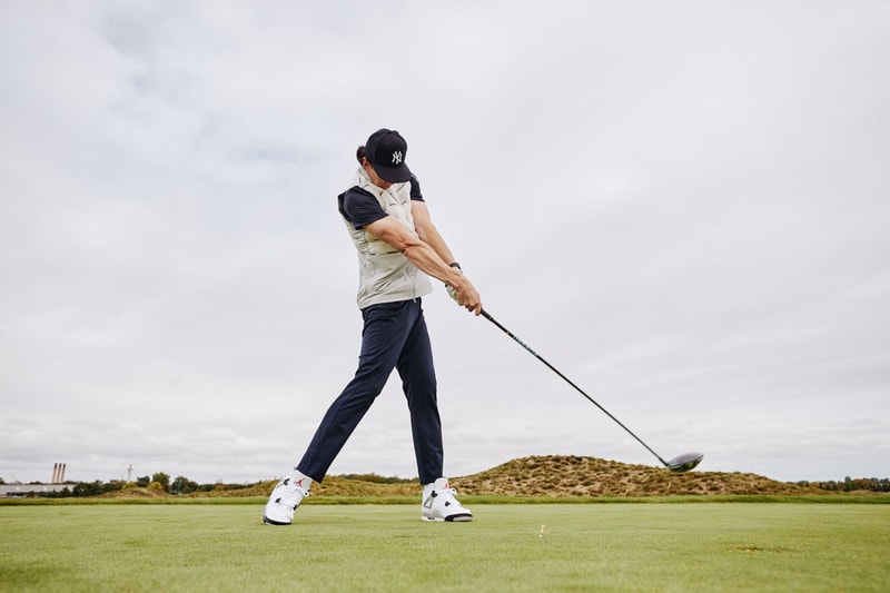 J. Lindeberg HYPEGOLF fashion style sports golf wear collection capsule fall winter 21  Aim Higher Gradient Tech™, Active Mesh™ and The Elements™ Cotton Elite, Tech Wool and Soft Jersey Brushed BlueSign® or Oekotex® certified contrasting fabrics, refined practicalities and a mix of, neutral and strong, bright color options waterproof hybrid jacket with PrimaLoft® padding