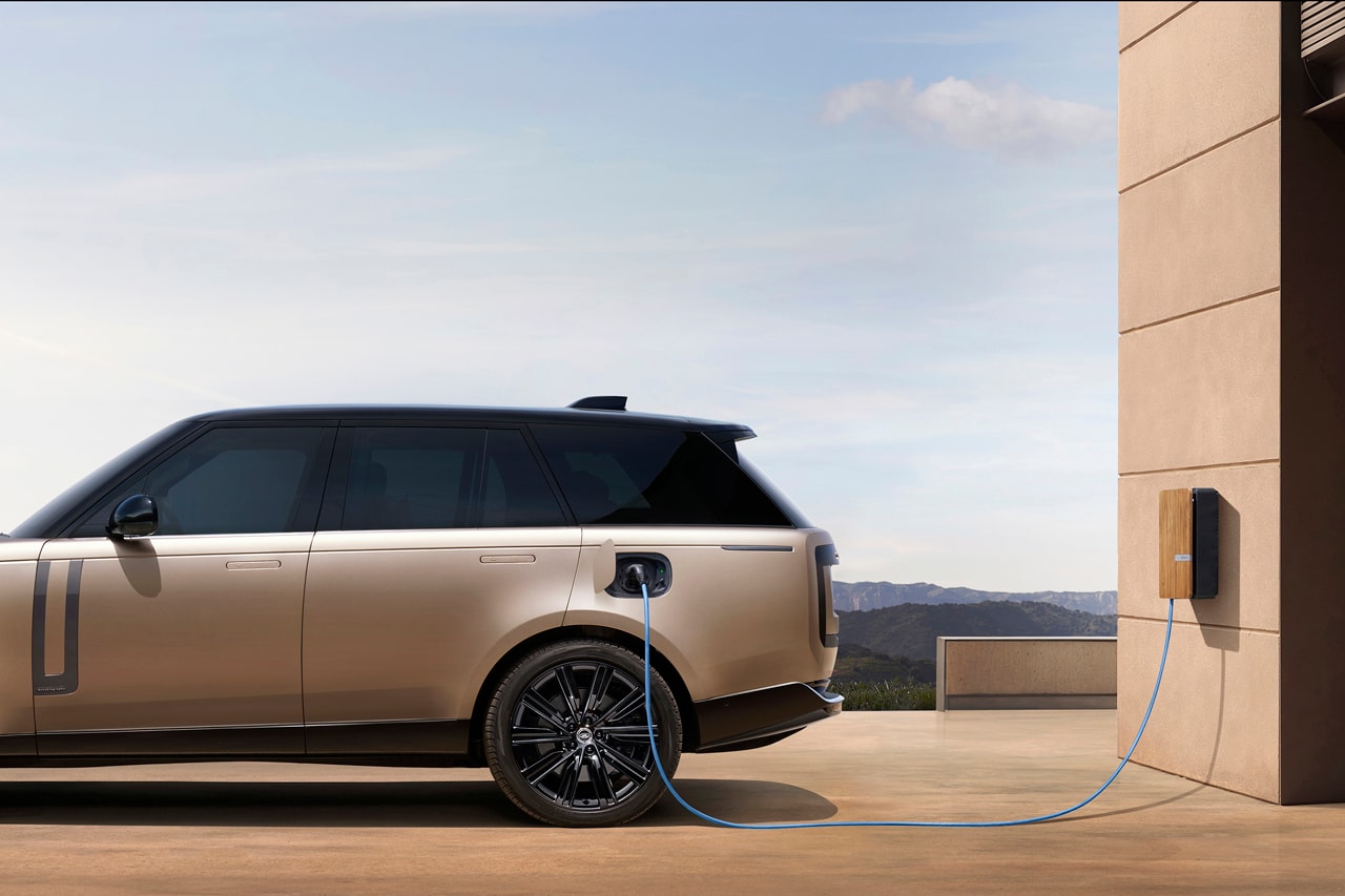 Land Rover Range Rover 2022 New Model Design Released Unveiled First Look RR Vogue SV V8 Electric Hybrid PHEV Models Luxury Refinement SUV Four Five Seven Seats Technology Power Speed Performance