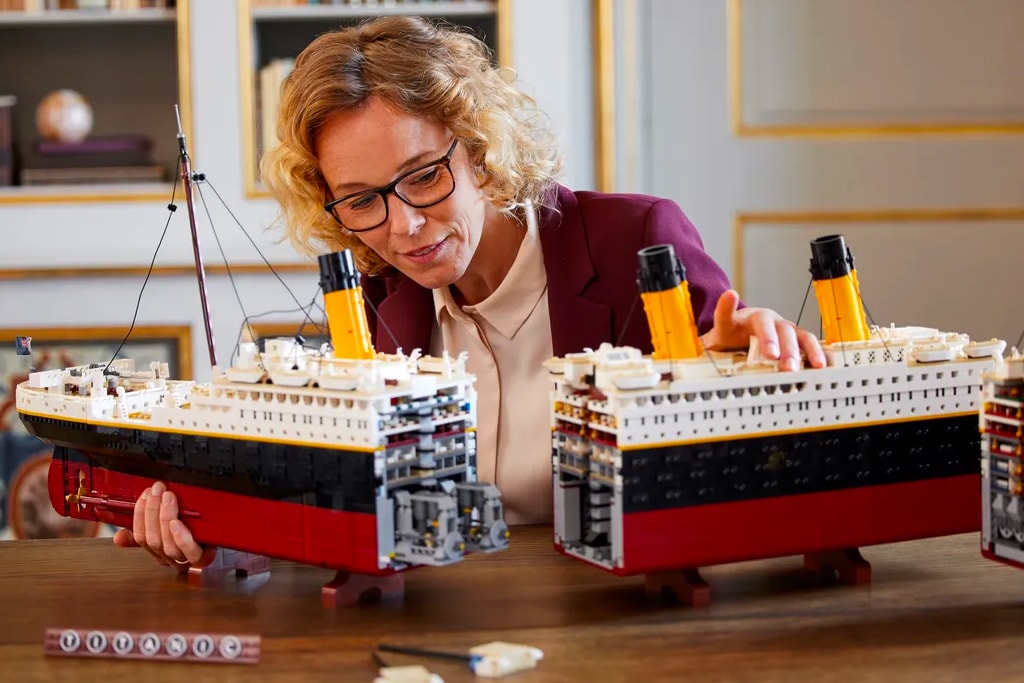 LEGO 9090 Piece RMS Titanic Largest Official Set Ever 1.35 meters 135 cm largest biggest longest maritime cruise ship stand nameplate three instruction books release info 