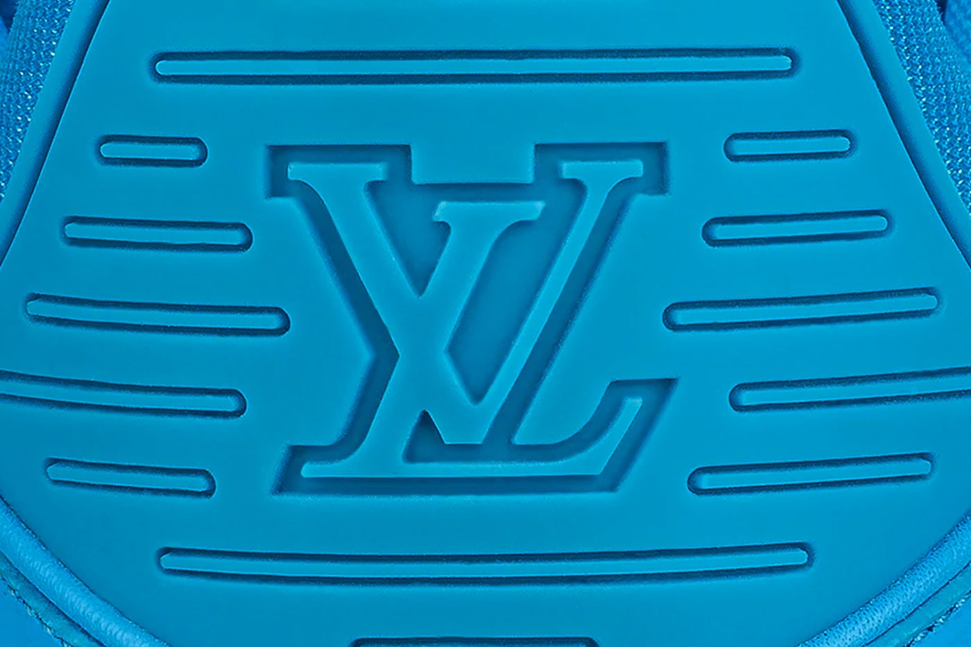 LV TRAINER SNEAKER Vert Colourway (On-Foot) 