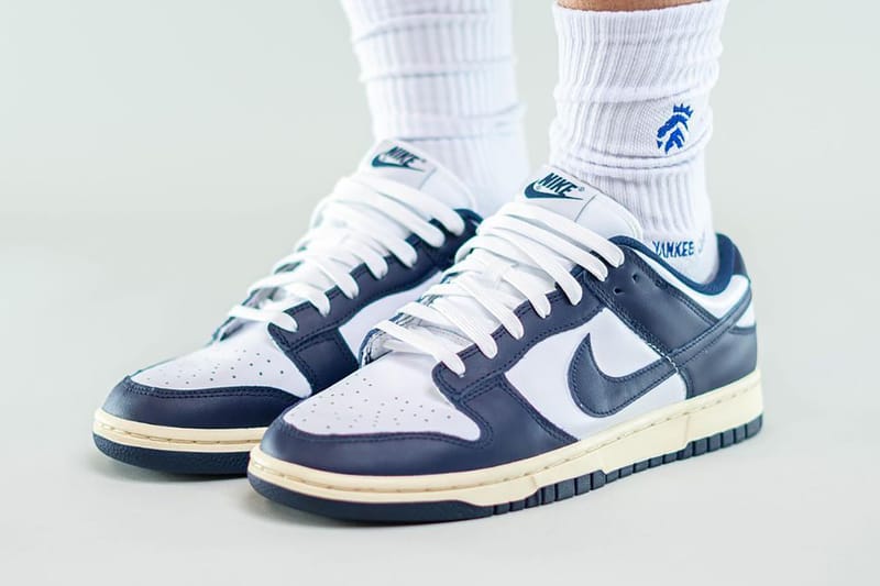 dunks navy blue and white