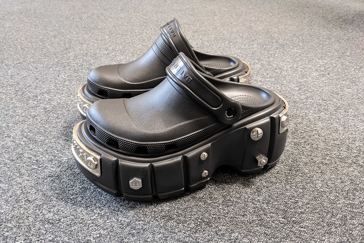 Paris Fashion Week 2021 Primavera Verão 2022 SS22 Melhores Tênis Calçados Designers Passarela COMME des GARCONS Salomon Balmain Lanvin Batman YEEZY YZY KNIT RNNR Givenchy Heliot Emil Victor Julius Juul Balenciaga Crocs Runner