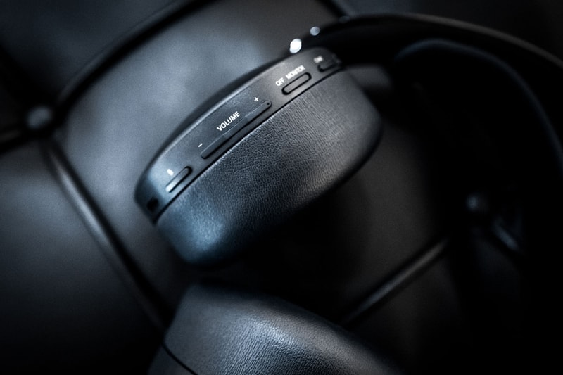 Closer Look PS5 Pulse 3d Wireless Headset in Midnight Black