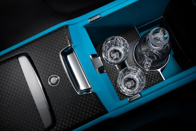 Rolls-Royce Black Badge Ghost 6.75-Liter V12 600 PS Technical Carbon Fiber Veneer Sporty Four Door Luxury British Car Limo Phantom Cullinan Wraith RR