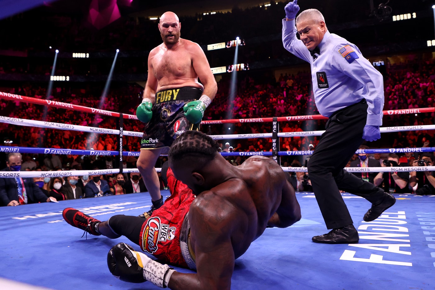 Tyson Fury Deontay Wilder Knockout round 11 1:10 minute 31 0 best fighter in the world bronze bomber gypsy king heavyweight bout staurday night las vegas TKO KO WBC heavyweight title knock down boxing victory win news