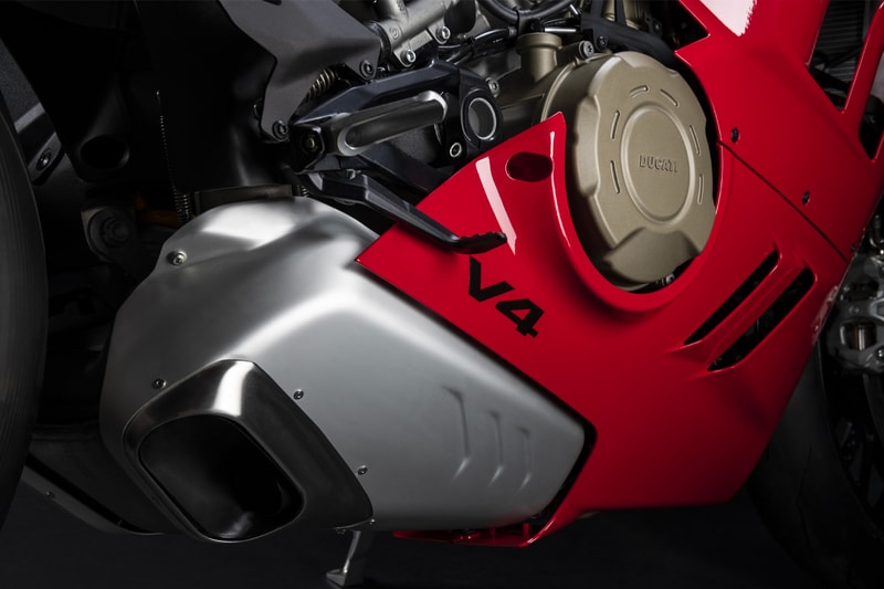 2022 Ducati Panigale V4 V4 S Italian Superbike Motorbike Closer First Look Power Speed Price 