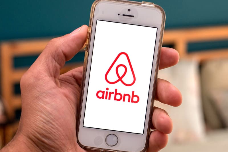 Airbnb Reveals Surge in Q3 Profit of 280% As International Travel Returns Airbnb Reveals Q3 Earnings 2021 Report new york usa europe paris italy uk london los angeles