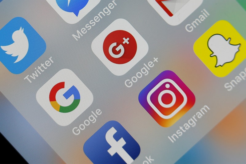 apple app data tracking privacy policy facebook snapchat youtube twitter 10 billion usd ten losses cost 