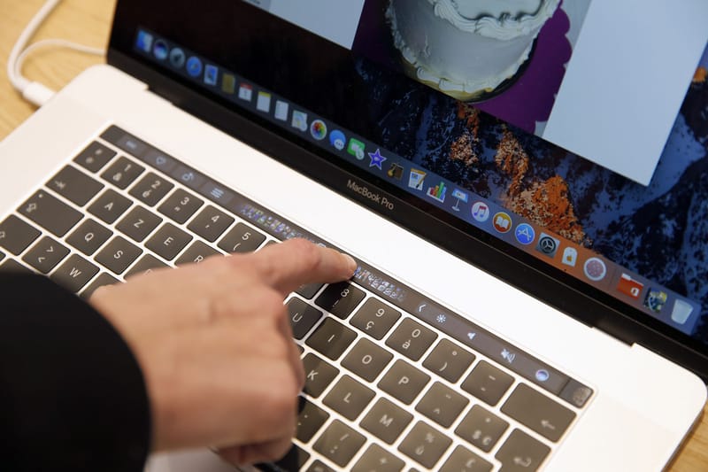 Apple's Official Reveals Why Touchscreen and Face ID Are Absent in New MacBooks