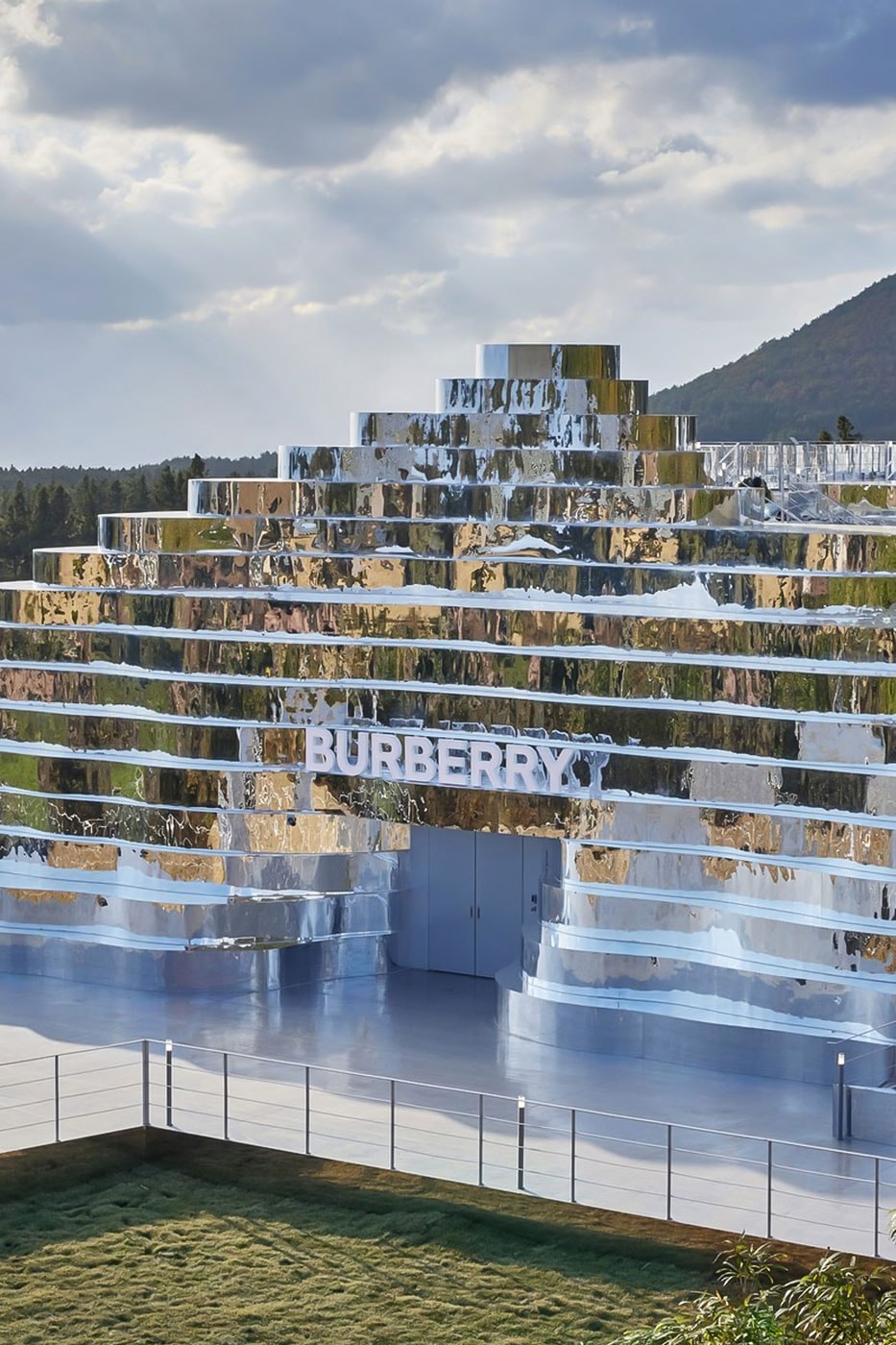 Burberry Unveils Reflective Landscape Sculpture Pop-Up on Jeju Island in South Korea mirrored architecture free-flowing topography chaeunwoo british burberryjeju burberryouterwear