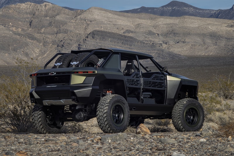 Chevrolet SEMA Silverado chassis The Chevy Beast off-roader concept trucks cars crate engine off-roading Baja racing 