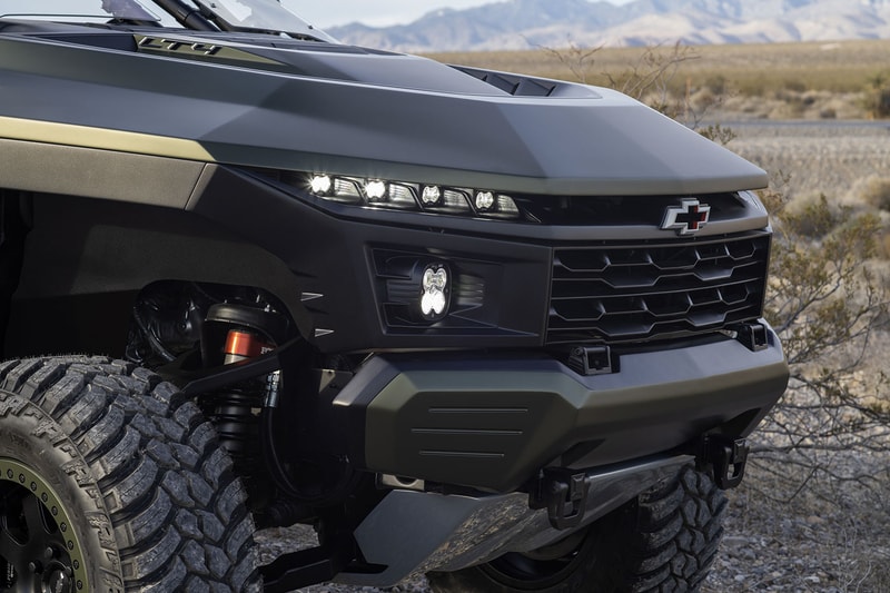 Chevrolet SEMA Silverado chassis The Chevy Beast off-roader concept trucks cars crate engine off-roading Baja racing 