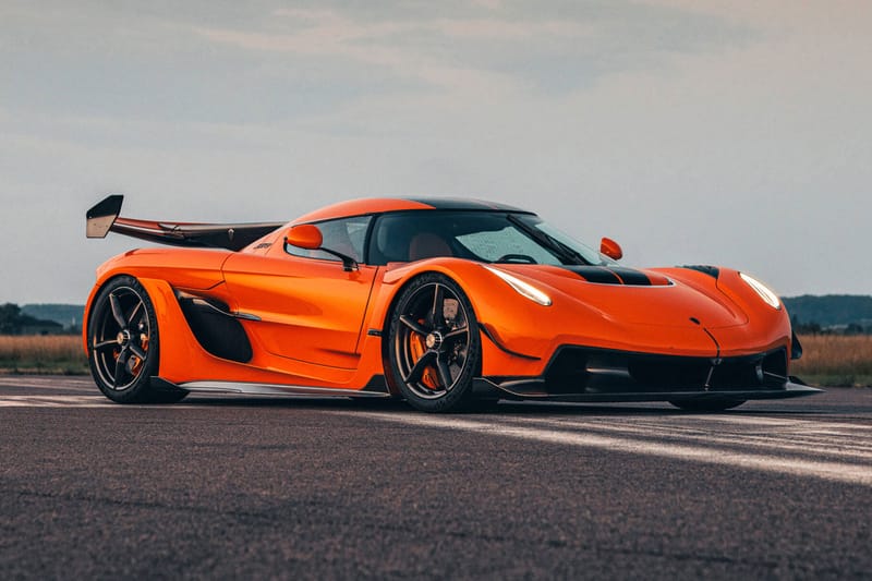 Christian von Koenigsegg Demonstrates the Sound of the Jesko Revving to 31,700 RPM Per Second