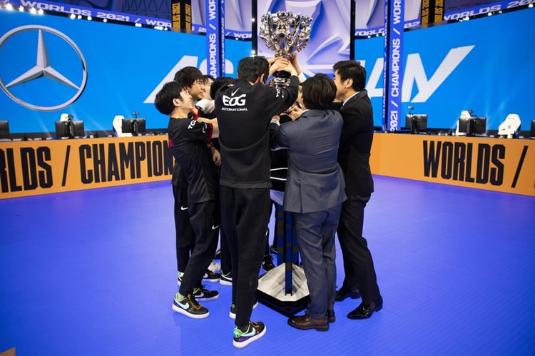 EDG Beats DWG KIA to Win 'League of Legends' Worlds 2021