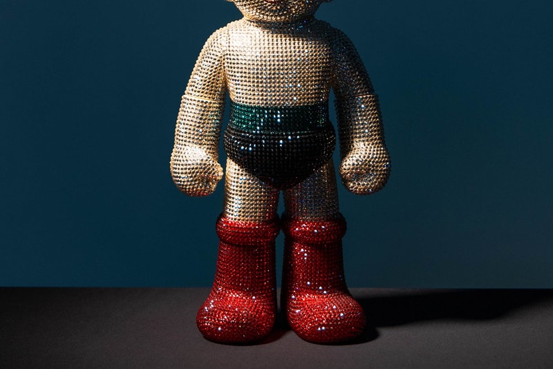 HBX Hong Kong SECRET BASE Swarovski Astro Boy figure  Osamu Tezuka collectibles crystals toys hiddy 