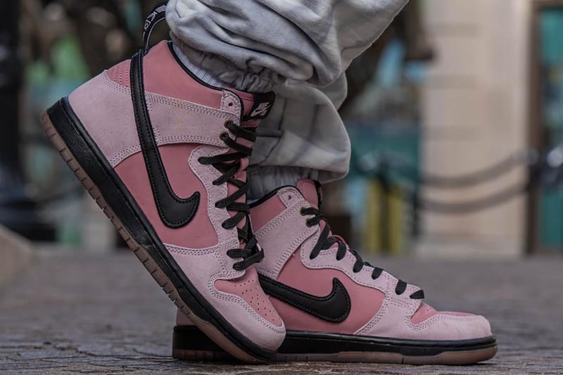 pink and black dunks