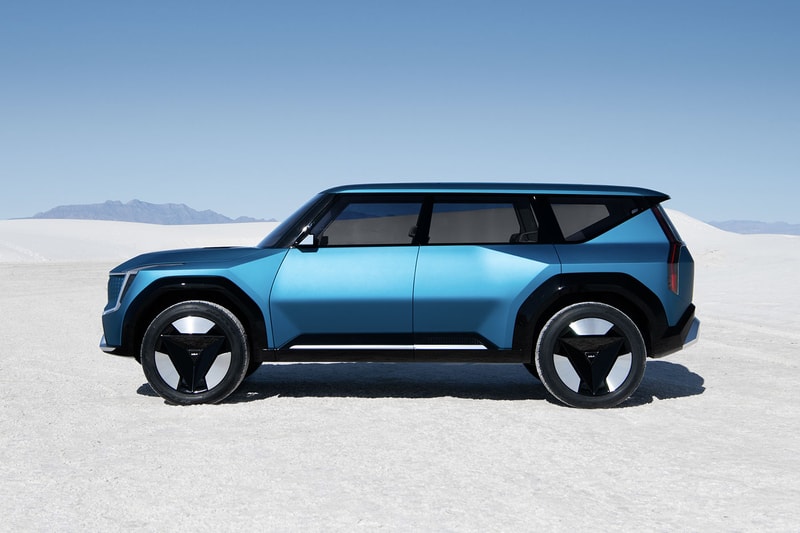 Kia's Electric SUV Concept Unveils Futuristic Designs Including a 27-Inch Display hyundaoi la auto show electric vehicles evs mercedes eqs hyperscreen