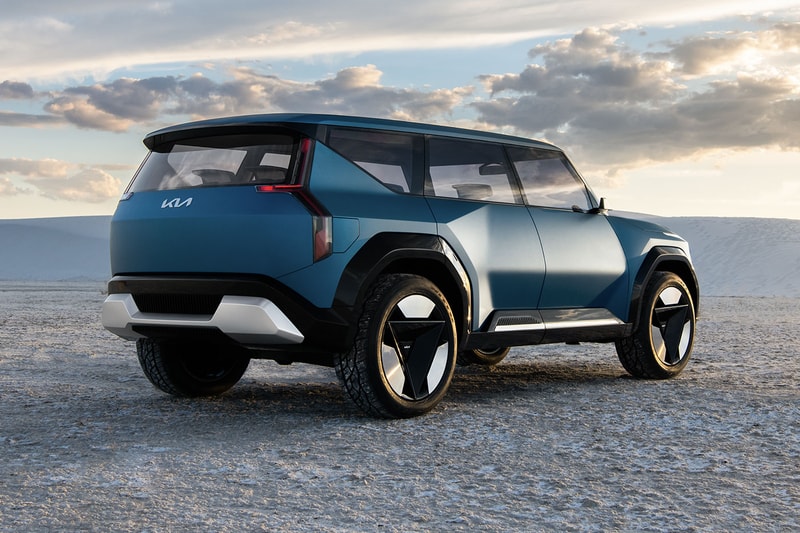 Kia's Electric SUV Concept Unveils Futuristic Designs Including a 27-Inch Display hyundaoi la auto show electric vehicles evs mercedes eqs hyperscreen