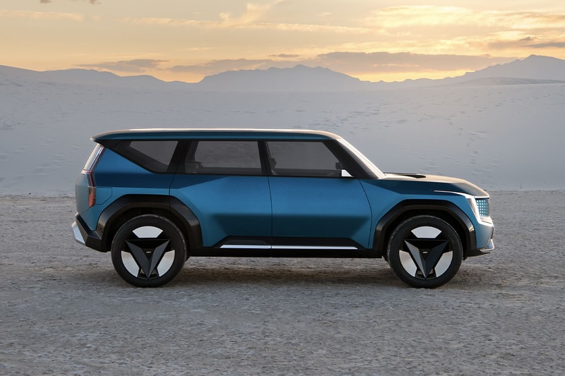 Kia's Electric SUV Concept Unveils Futuristic Designs Including a 27-Inch Display hyundaoi la auto show electric vehicles evs mercedes eqs hyperscreen