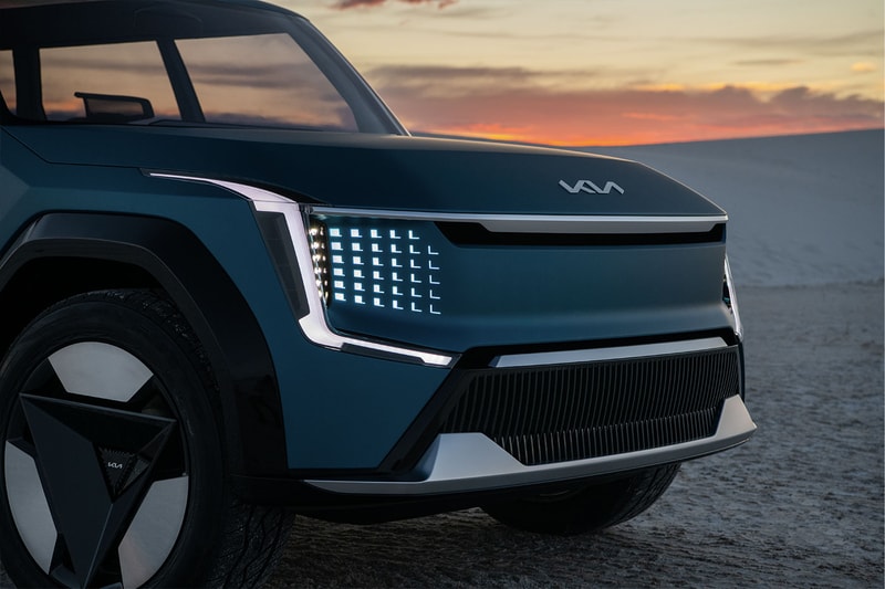 Kia's Electric SUV Concept Unveils Futuristic Designs Including a 27-Inch Display hyundaoi la auto show electric vehicles evs mercedes eqs hyperscreen