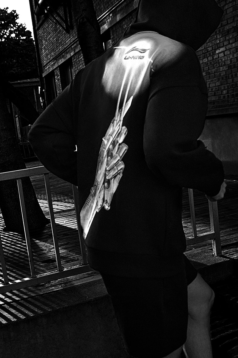 Li-Ning hajime sorayama official collaboration japanese artist let sports light your passion torch symbol tees skateboards basketball running shoe white shadow japan china release