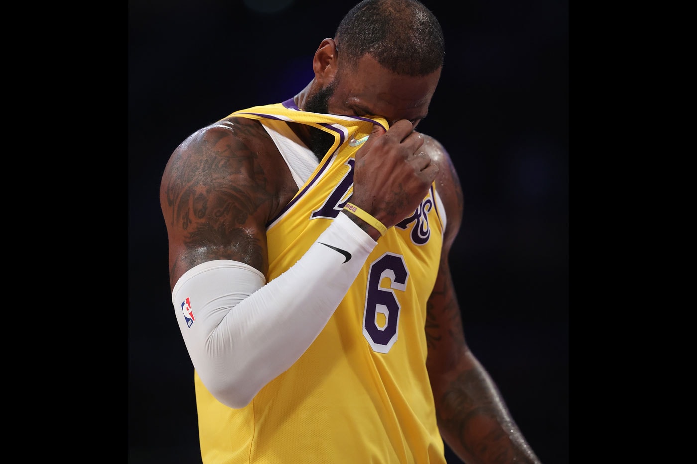LeBron James Is Out With Abdominal Injury NBA los angeles lakers anthony davis basketball russell westbrook injuries
