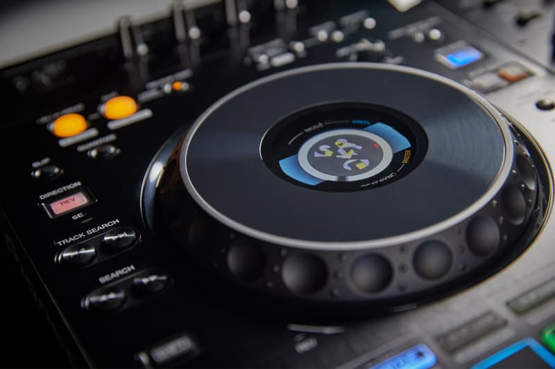 pioneer dj xdj rx3 controller deck release info color on job wheels 10.1 inch touch screen lcd touch preview 1999 usd mobiel small venue controller mixer deck serato rekordbox release info 