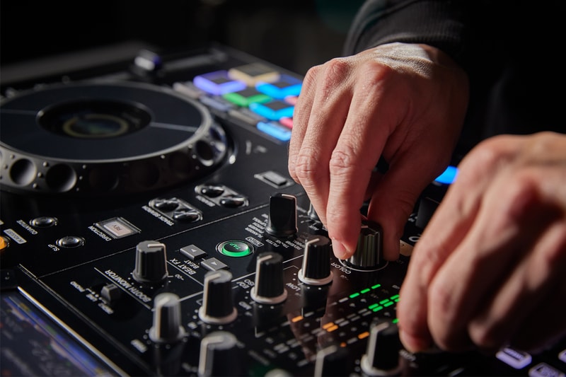 pioneer dj xdj rx3 controller deck release info color on job wheels 10.1 inch touch screen lcd touch preview 1999 usd mobiel small venue controller mixer deck serato rekordbox release info 