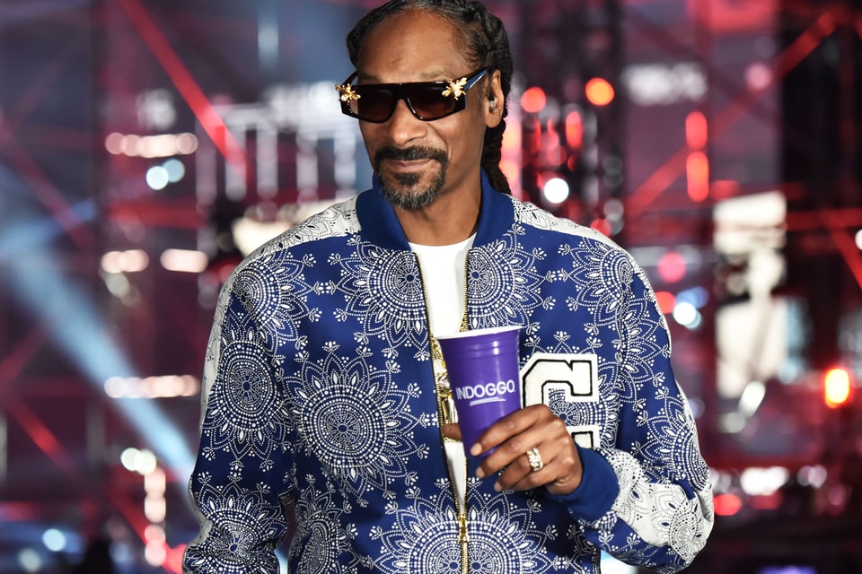 Snoop Dogg sports Riders' jersey