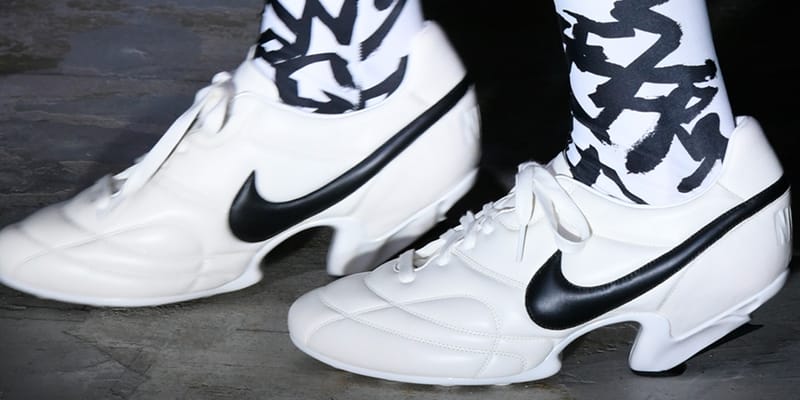 pink and black nike air 270