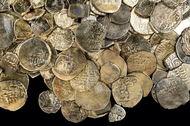 Isreali Divers Discover Shipwrecked Artifacts