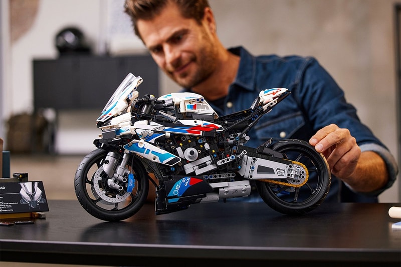Lego develops bmw M 1000 RR motorsport motorcycle technic 3 speed gearbox steering suspension chain transmission engine 2 display stands 18 plus adult set blue white red release info