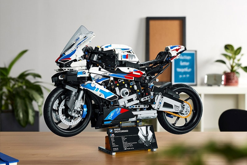 Lego develops bmw M 1000 RR motorsport motorcycle technic 3 speed gearbox steering suspension chain transmission engine 2 display stands 18 plus adult set blue white red release info