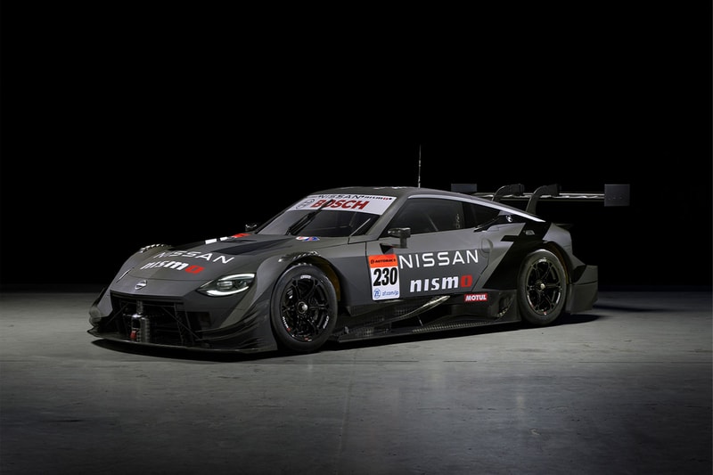 Nissan nismo z gt 500 гоночный автомобиль представляет серию Super GT 2022 Япония Fuji International Speedway GTR быстрый черный спортивный автомобиль широкофюзеляжный