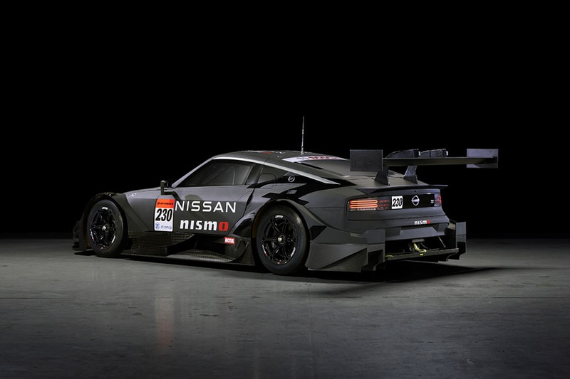 Nissan nismo z gt 500 гоночный автомобиль представляет серию Super GT 2022 Япония Fuji International Speedway GTR быстрый черный спортивный автомобиль широкофюзеляжный