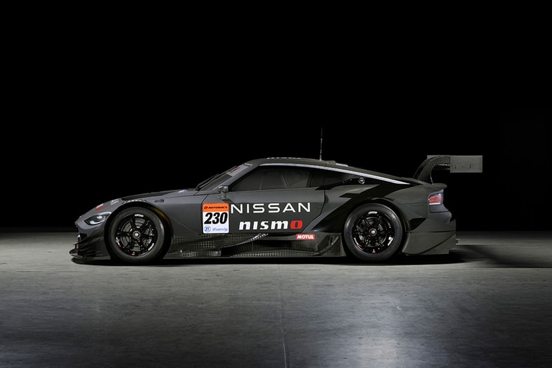Nissan nismo z gt 500 гоночный автомобиль представляет серию Super GT 2022 Япония Fuji International Speedway GTR быстрый черный спортивный автомобиль широкофюзеляжный