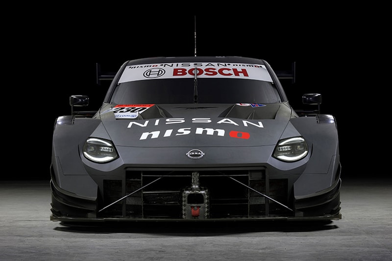 Nissan nismo z gt 500 гоночный автомобиль представляет серию Super GT 2022 Япония Fuji International Speedway GTR быстрый черный спортивный автомобиль широкофюзеляжный