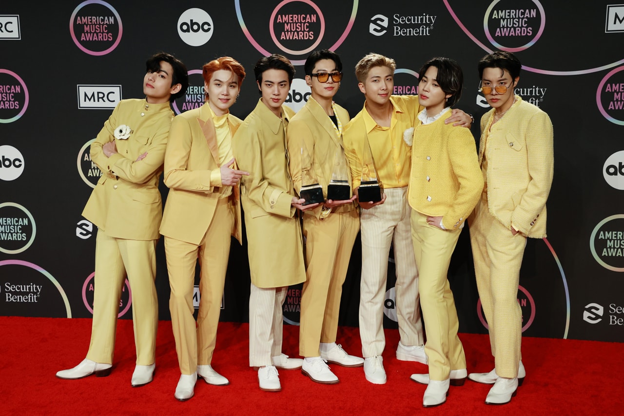 Pantone 2021 Color of the Year: Celebrity List Ultimate Gray Illuminating Yellow