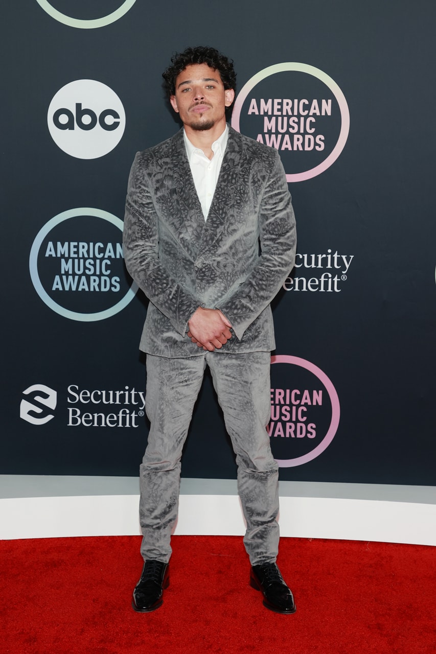 Pantone 2021 Color of the Year: Celebrity List Ultimate Gray Illuminating Yellow 