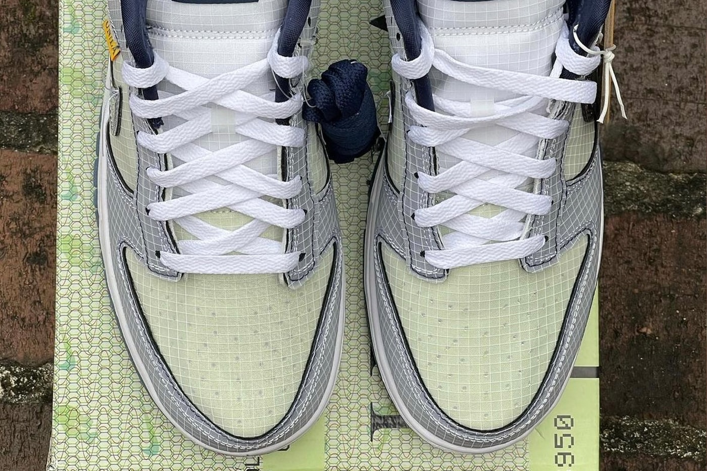Detailed Look at the Union x Nike Dunk Low Midnight Navy First Look Release date info grid pattern frontman logo silver grey reflective flight tag baggage passport plane un la green mint blue