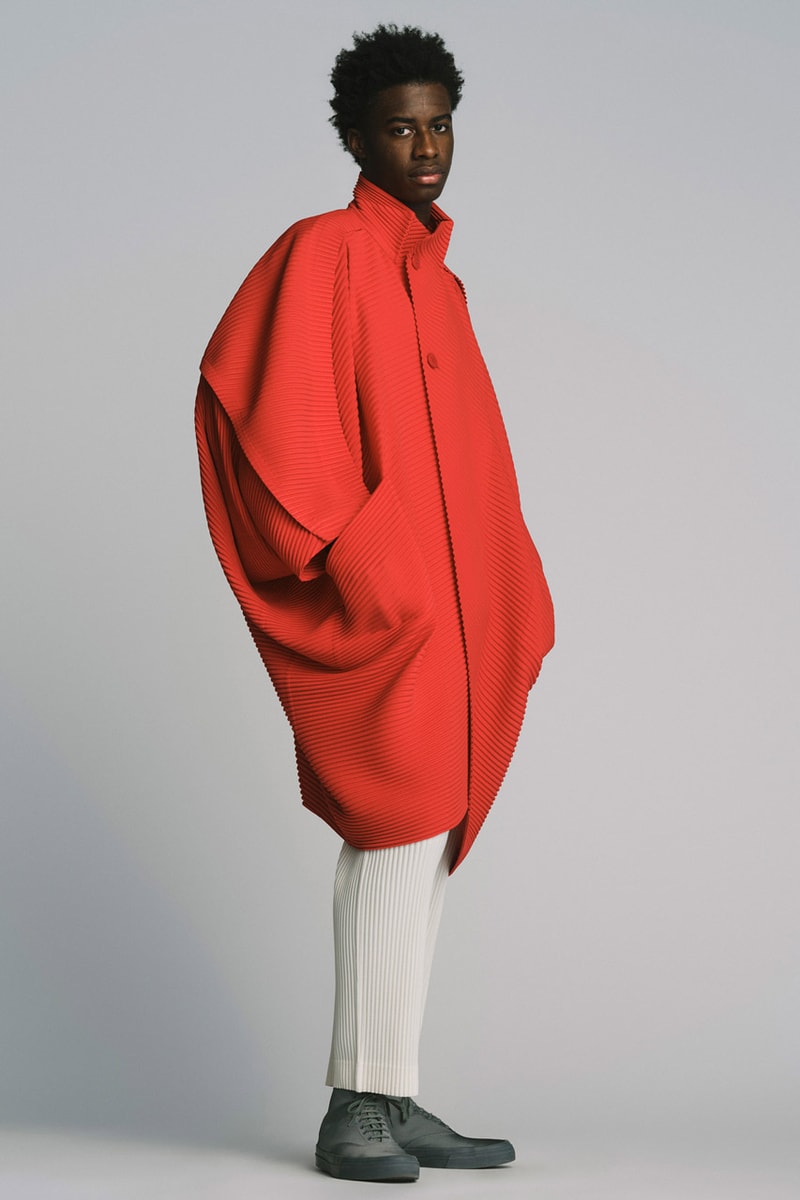 HOMME PLISSÉ ISSEY MIYAKE FW22 Elevates Sculptural Design Fashion