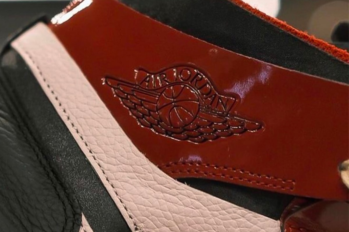 Air Jordan 1 Zoom CMFT Chicago Black Toe Closer Look Release Info Date Buy Price